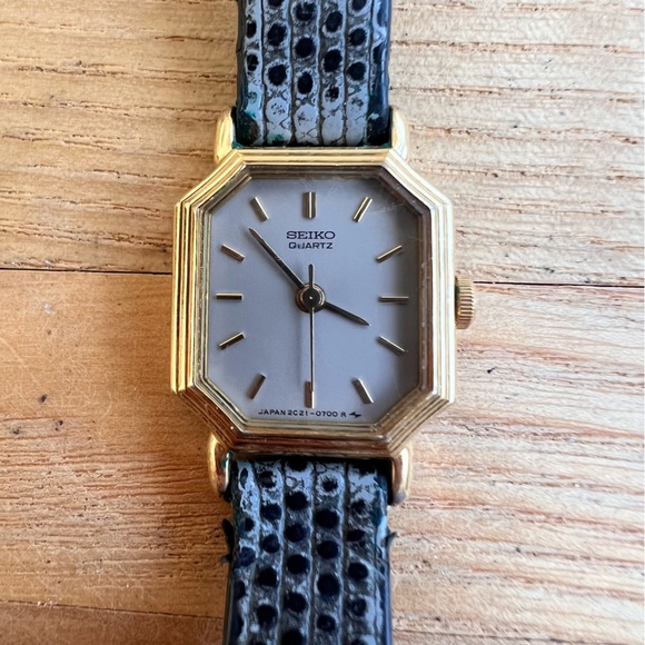 Seiko quartz ladies octagonal gold tone gray dial dress watch NEW BATTERY - Picture 1 of 9